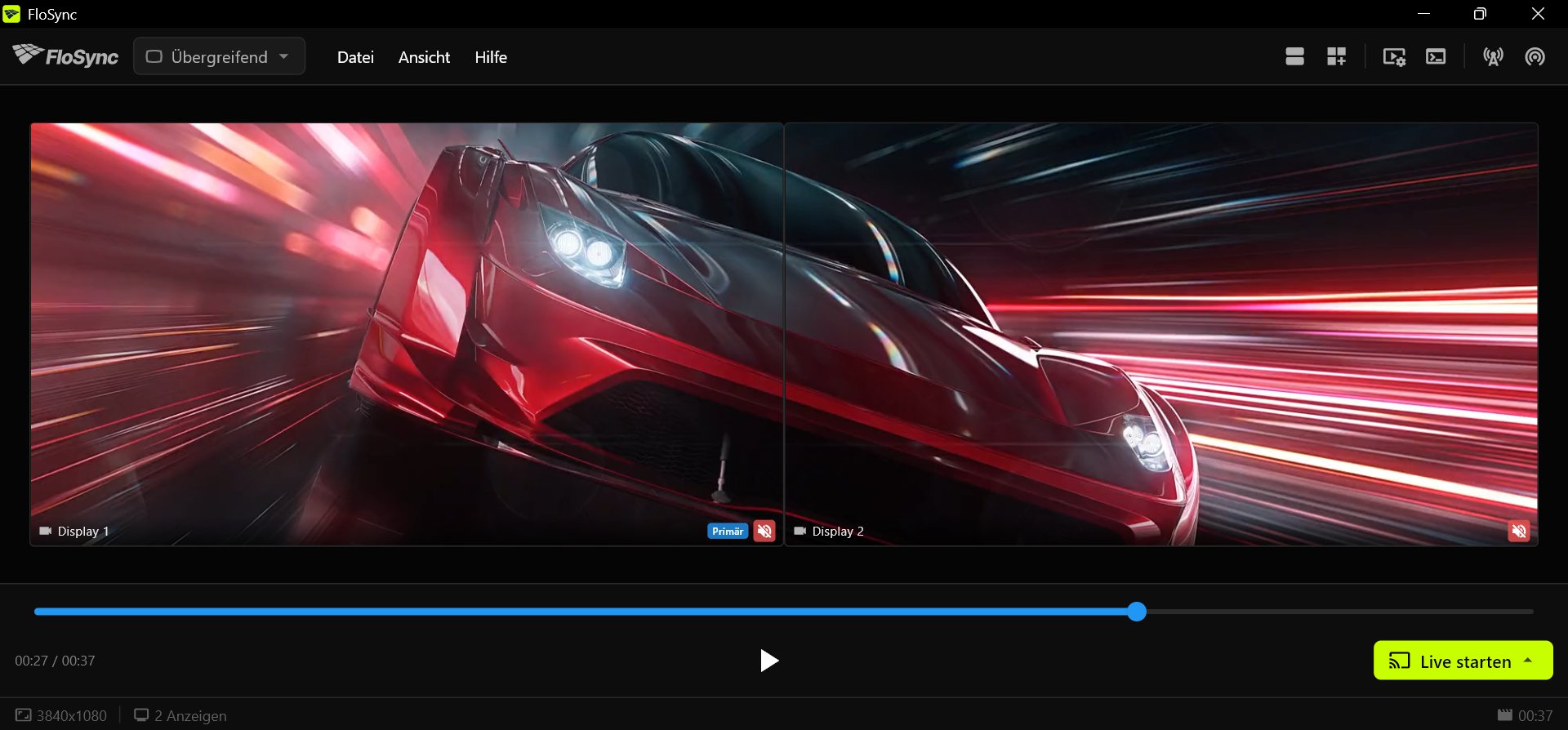 FloSyncs Composer auf PC 1 im Modus „Übergreifend“, der Sportwagen verteilt sich als ein Bild über beide Bildschirmkacheln