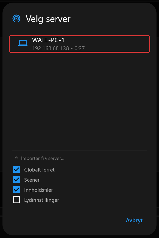 Dialogboksen Velg server med én server, WALL-PC-1, og Importer fra server åpen, med Globalt lerret, Scener og Innholdsfiler avmerket, Lydinnstillinger ikke avmerket og serverens rad markert