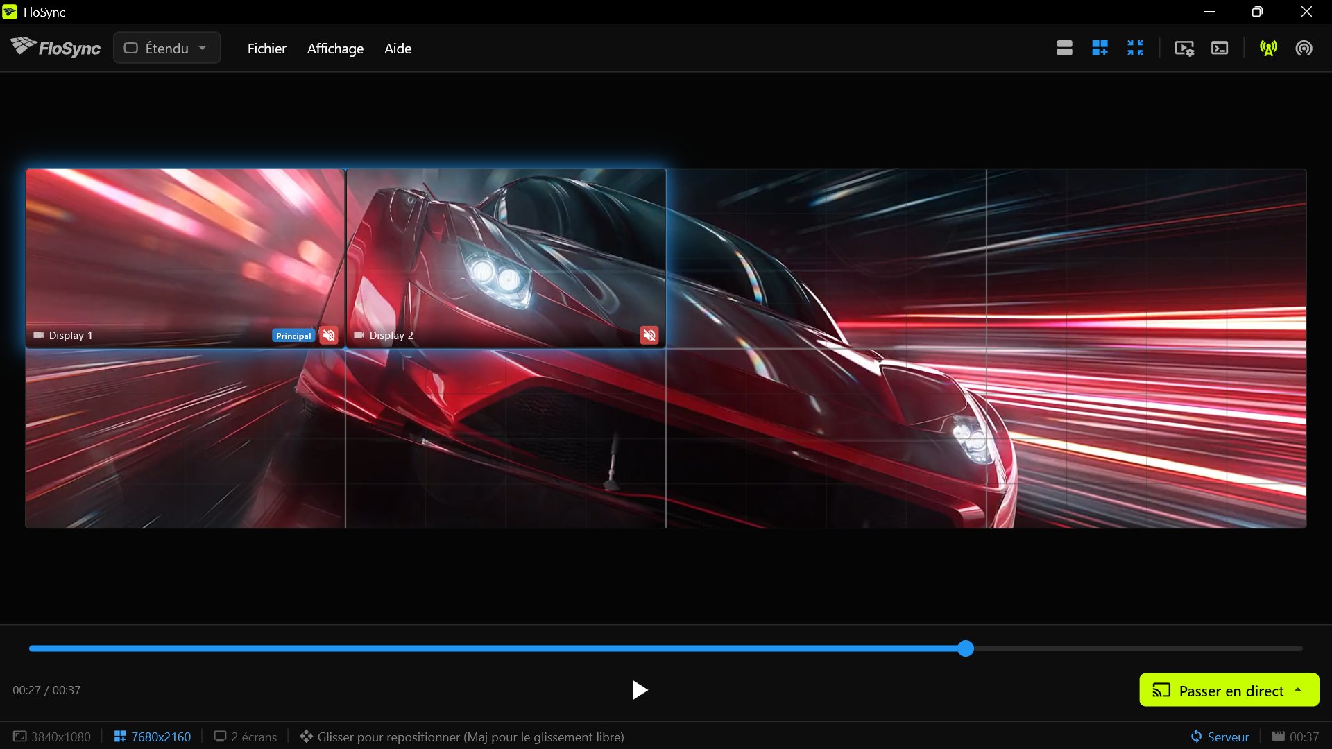 Le compositeur FloSync sur PC 1 avec l'icône de serveur allumée en vert citron, Serveur dans la barre d'état, et l'aperçu du mur entier avec sa paire entourée dans le quart supérieur gauche et la voiture de sport occupant tout le mur
